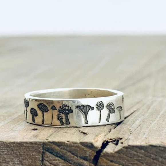 Mushrooms Flower Engraved Silver Ring - Picture 3 of 7